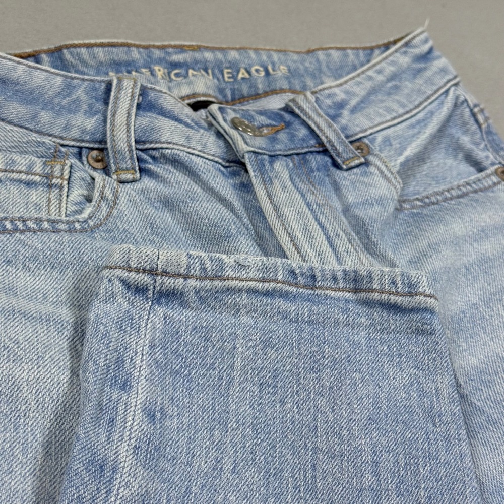 American Eagle Strigid Mom Jeans Light Wash High Waisted Denim Womens 00 Reg